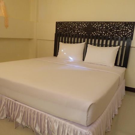 J-Safe Guesthouse Sukhothai Bagian luar foto