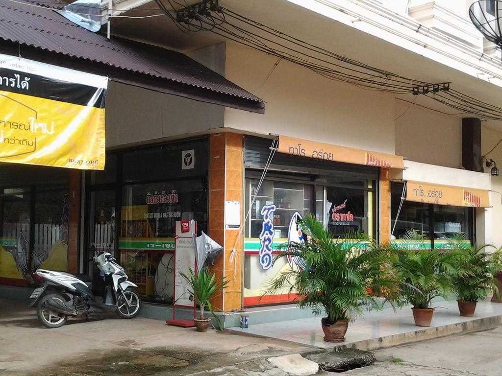 J-Safe Guesthouse Sukhothai Bagian luar foto