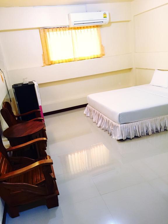 J-Safe Guesthouse Sukhothai Bagian luar foto