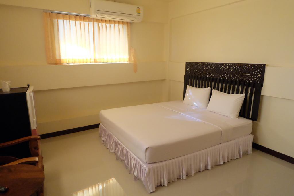 J-Safe Guesthouse Sukhothai Bagian luar foto