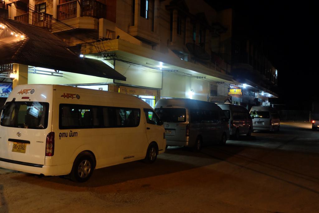 J-Safe Guesthouse Sukhothai Bagian luar foto