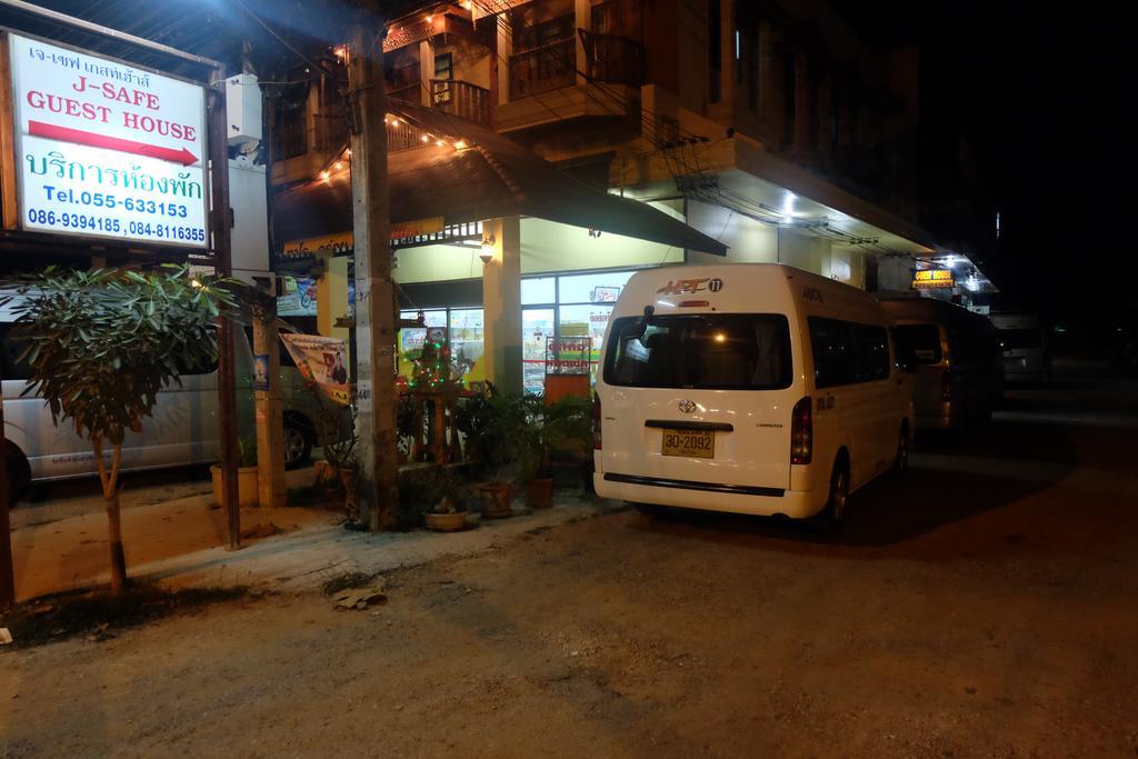 J-Safe Guesthouse Sukhothai Bagian luar foto