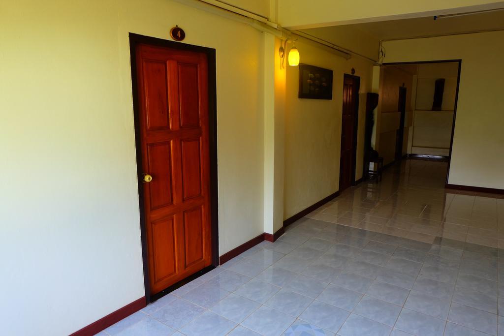 J-Safe Guesthouse Sukhothai Bagian luar foto