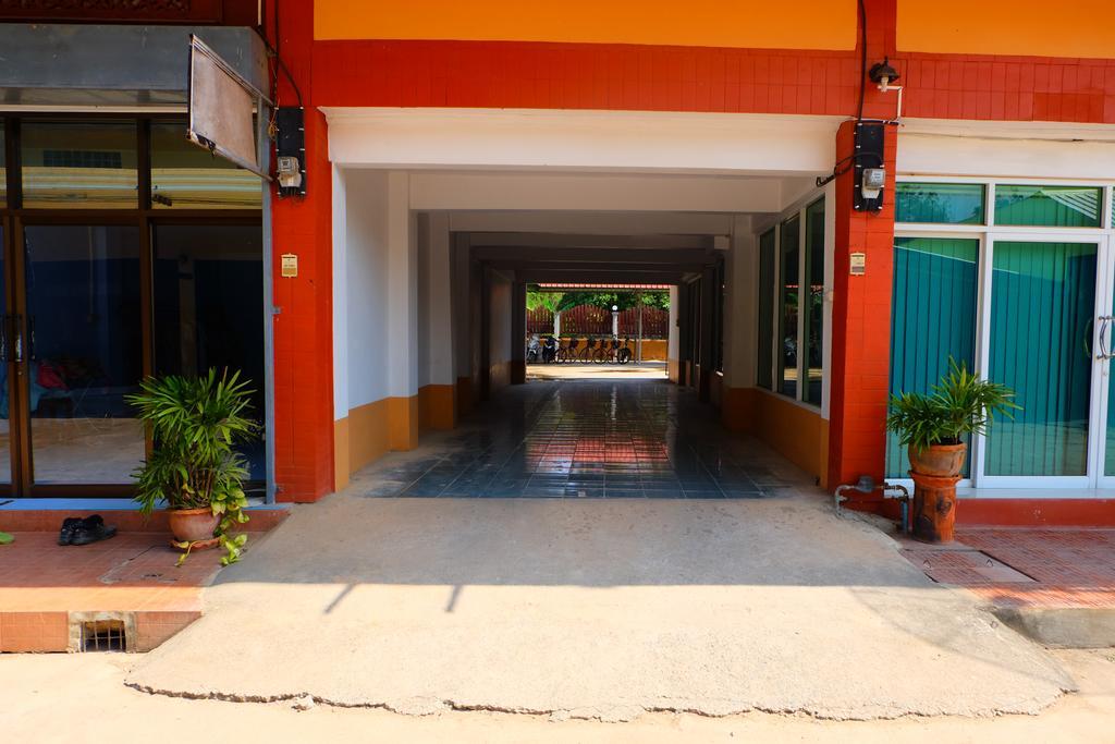 J-Safe Guesthouse Sukhothai Bagian luar foto
