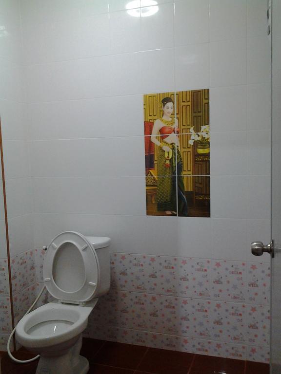 J-Safe Guesthouse Sukhothai Bagian luar foto